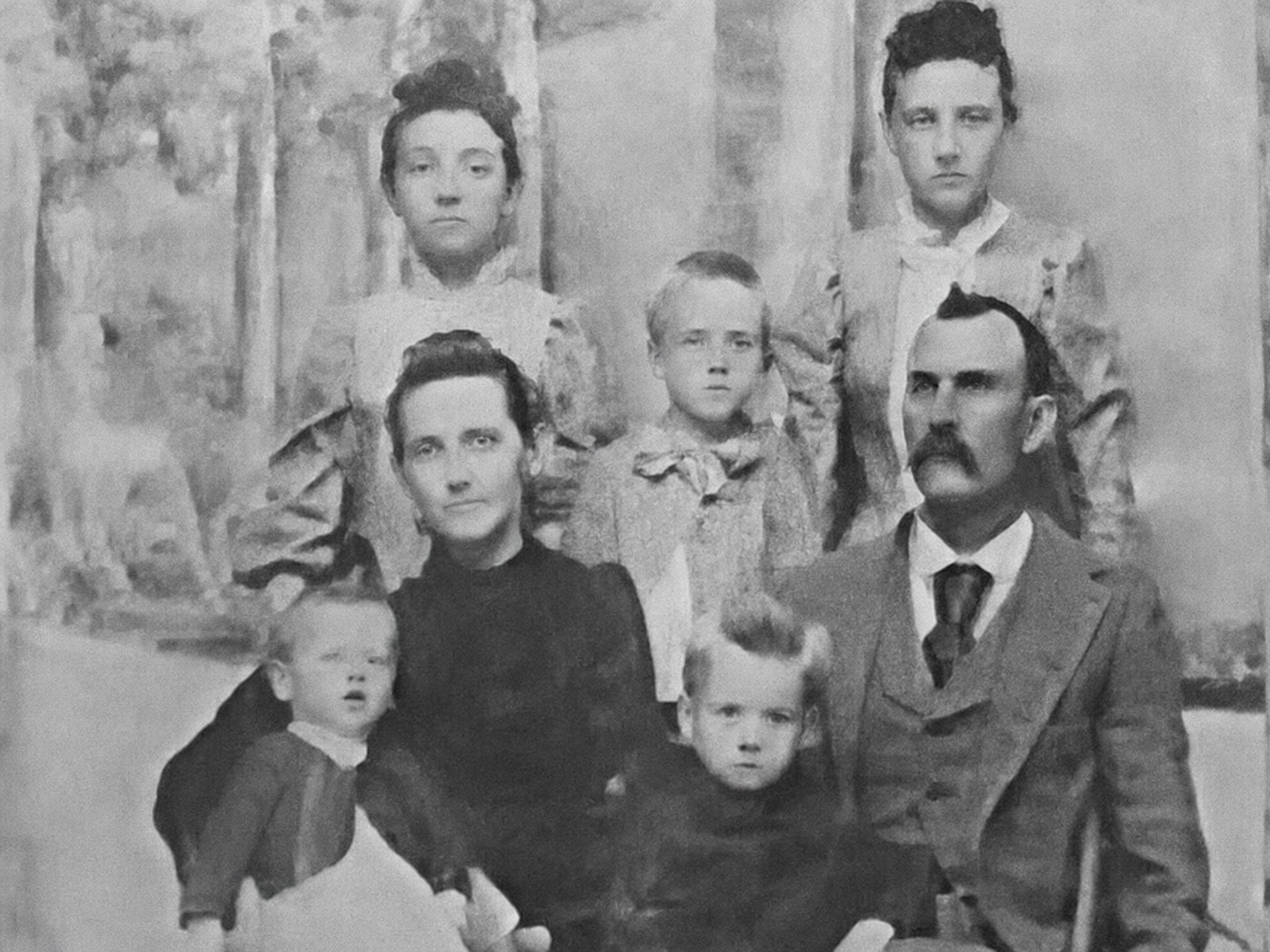 James and Margaret Mooney with five young children around 1894